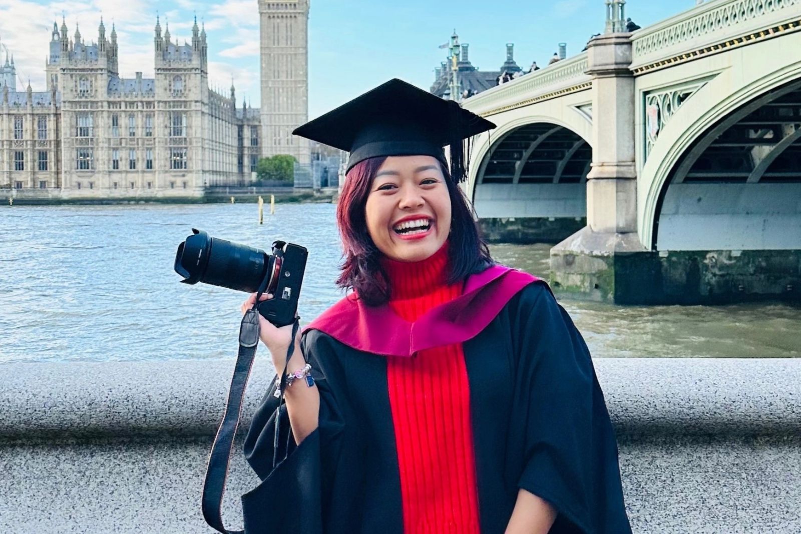 Chị Nguyễn Thị Hương Thảo hoàn thành chương trình Thạc sĩ tại trường Đại học Westminster, Vương quốc Anh vào tháng 9/2023 với tấm bằng xuất sắc (Ảnh: FBNV)