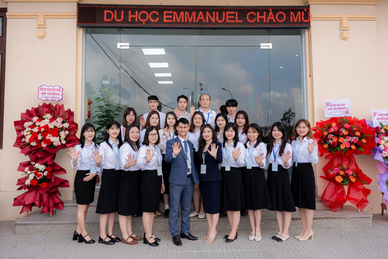 Trung tâm du học Emmanuel tưng bừng khai trương trụ sở mới tại Thị trấn An Dương