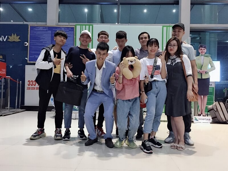 Tiễn học sinh bay sang Hàn Quốc đêm 29/09/2019