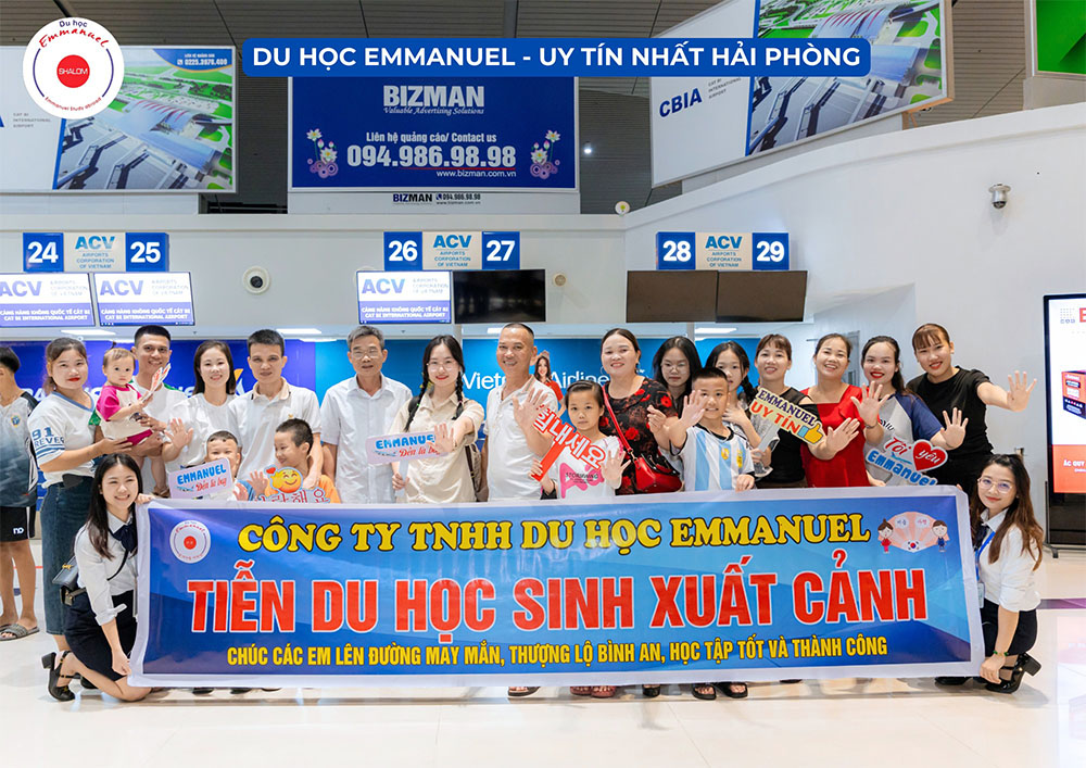 Tiễn du học sinh Hàn Quốc tại sân bay