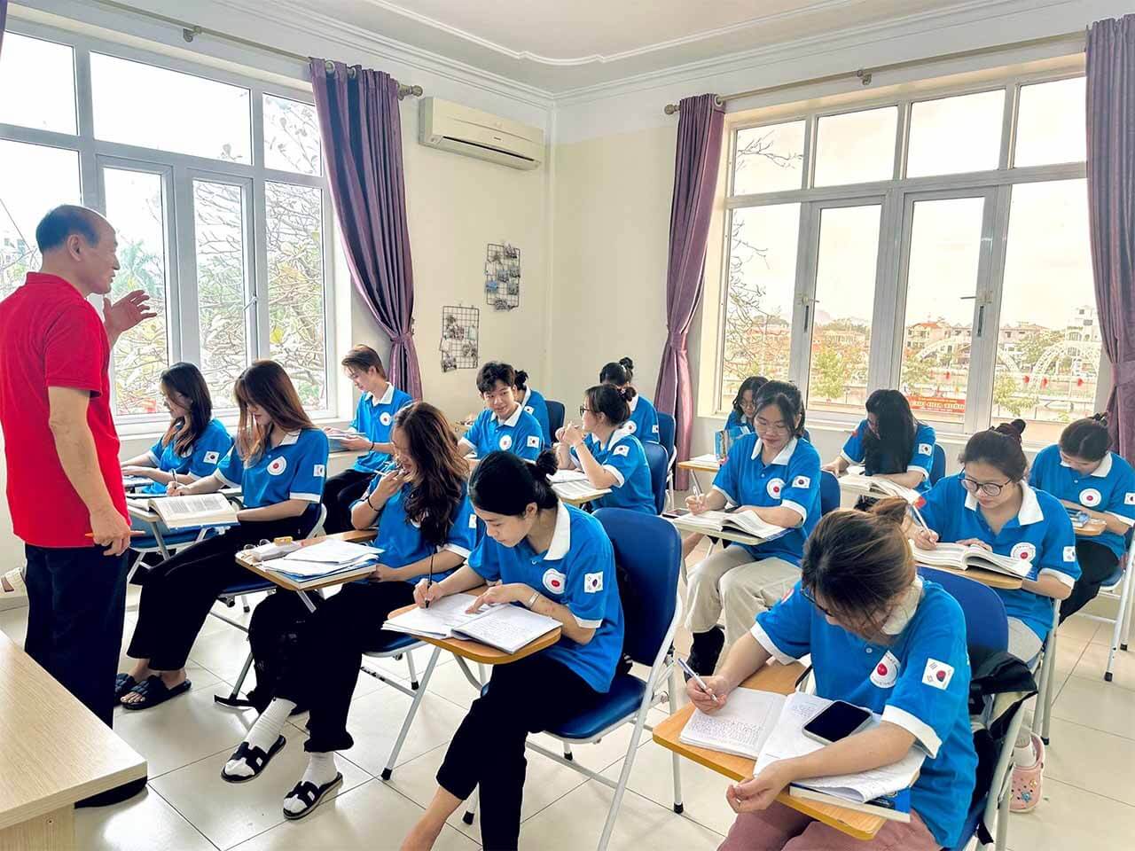 Lớp học tiếng Hàn tại Hàn ngữ Emmanuel